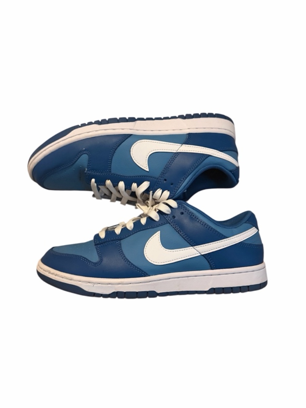 Nike Men's Two-Tone Blue Low-Top Sneakers with White Swoosh